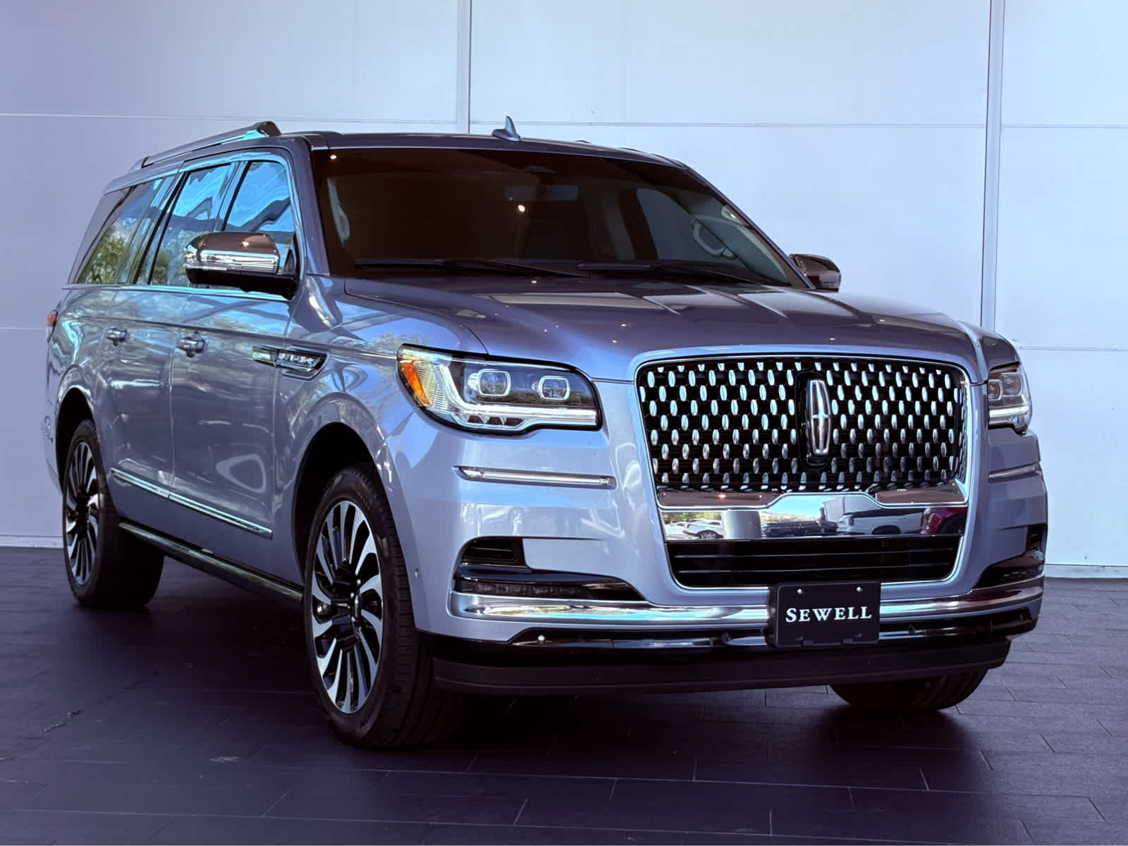 Pre-Owned 2024 Lincoln Navigator L Black Label Utility in