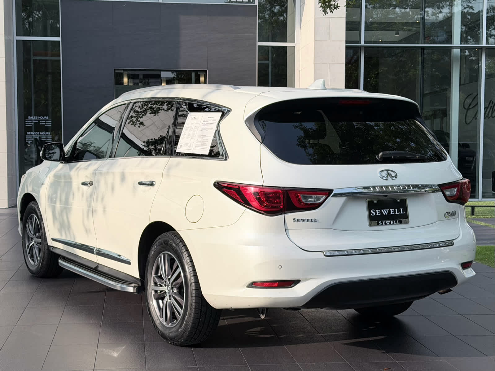 Used 2018 Majestic White INFINITI  image 6