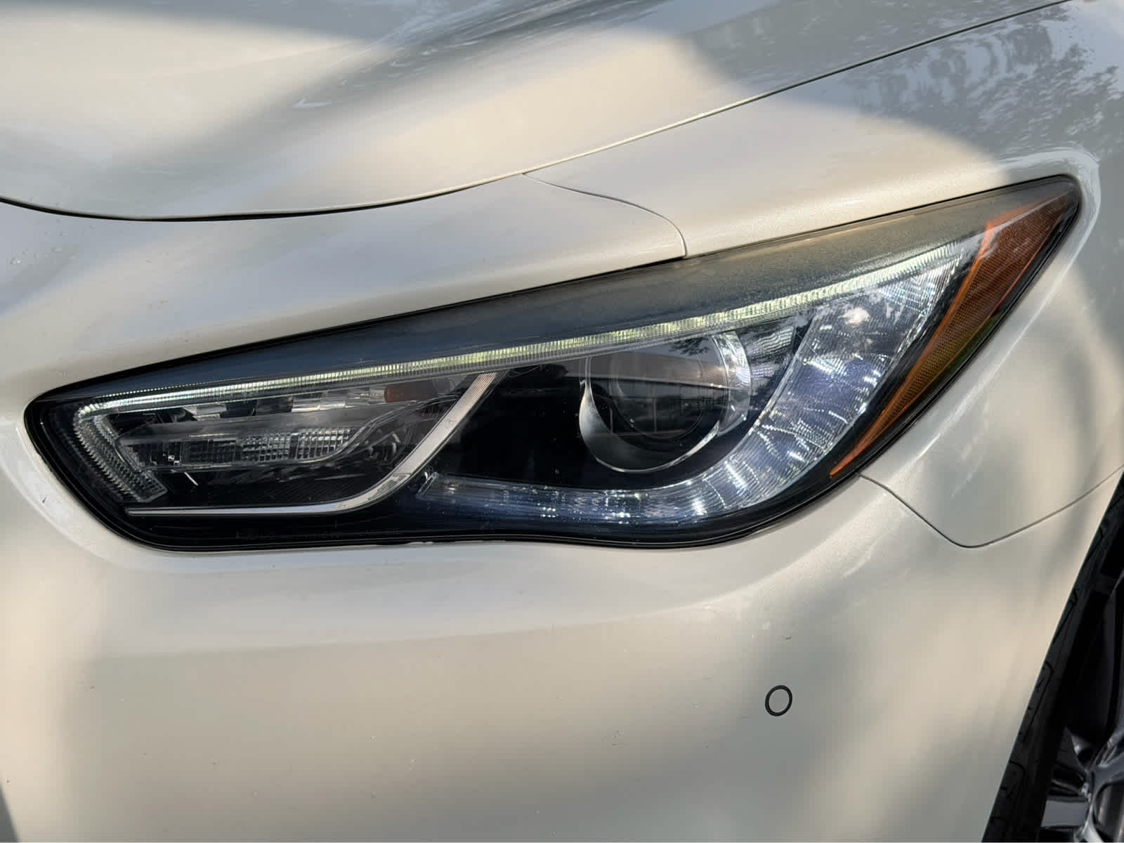 Used 2018 Majestic White INFINITI  image 9