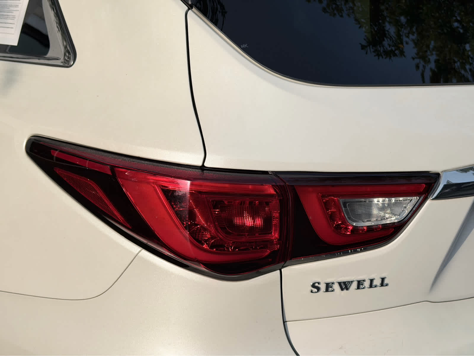 Used 2018 Majestic White INFINITI  image 11