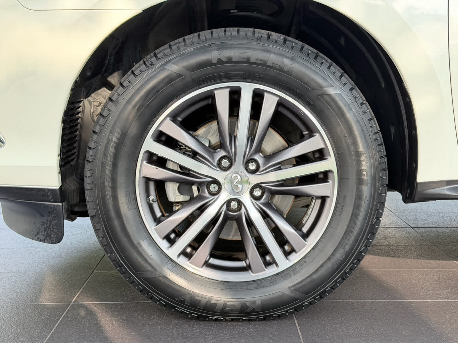 Used 2018 Majestic White INFINITI  image 12