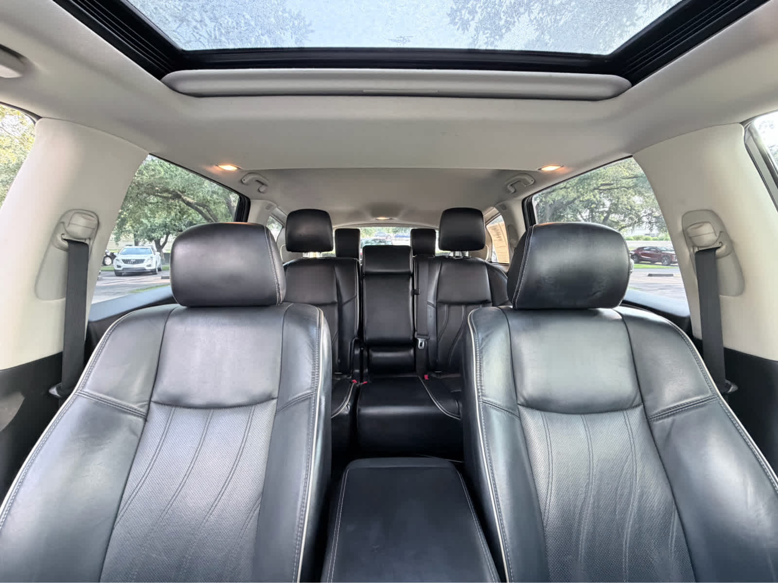 Used 2018 Majestic White INFINITI  image 16