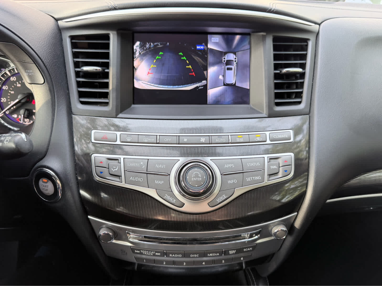 Used 2018 Majestic White INFINITI  image 20