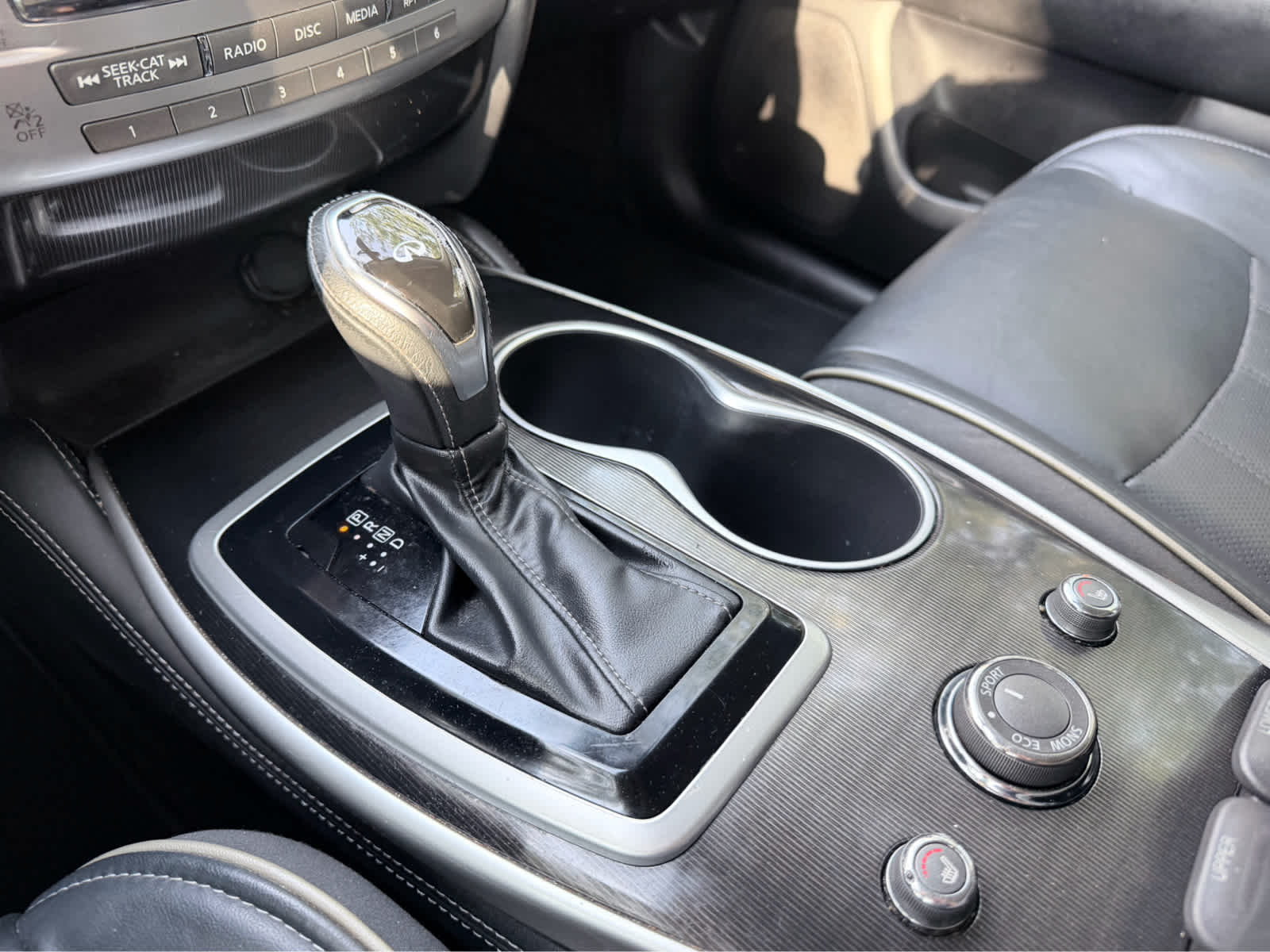 Used 2018 Majestic White INFINITI  image 21