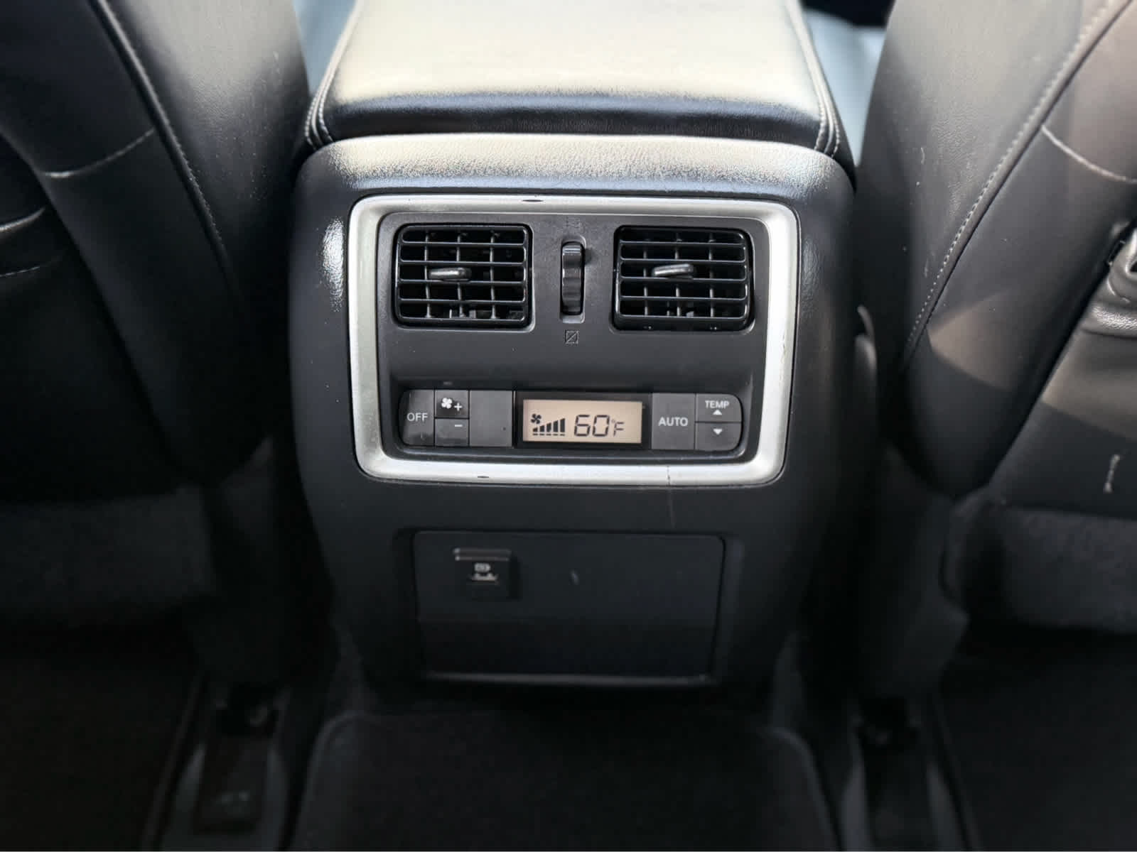 Used 2018 Majestic White INFINITI  image 28