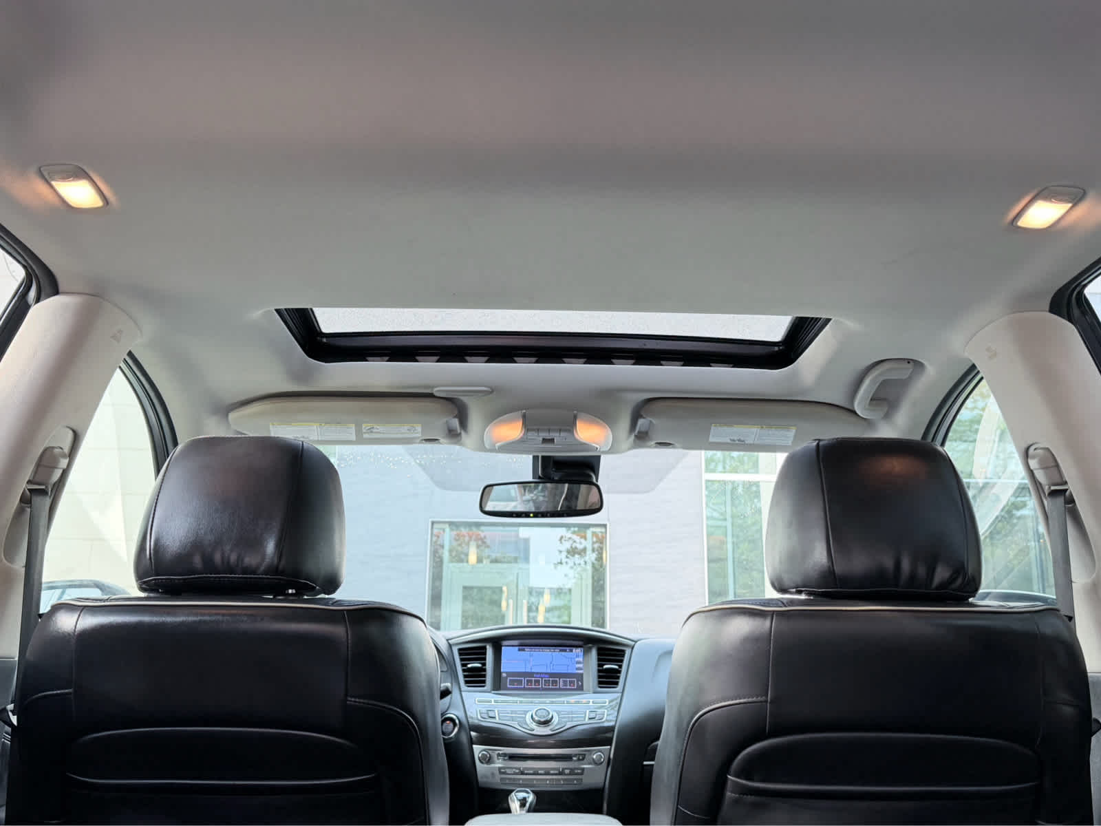 Used 2018 Majestic White INFINITI  image 27