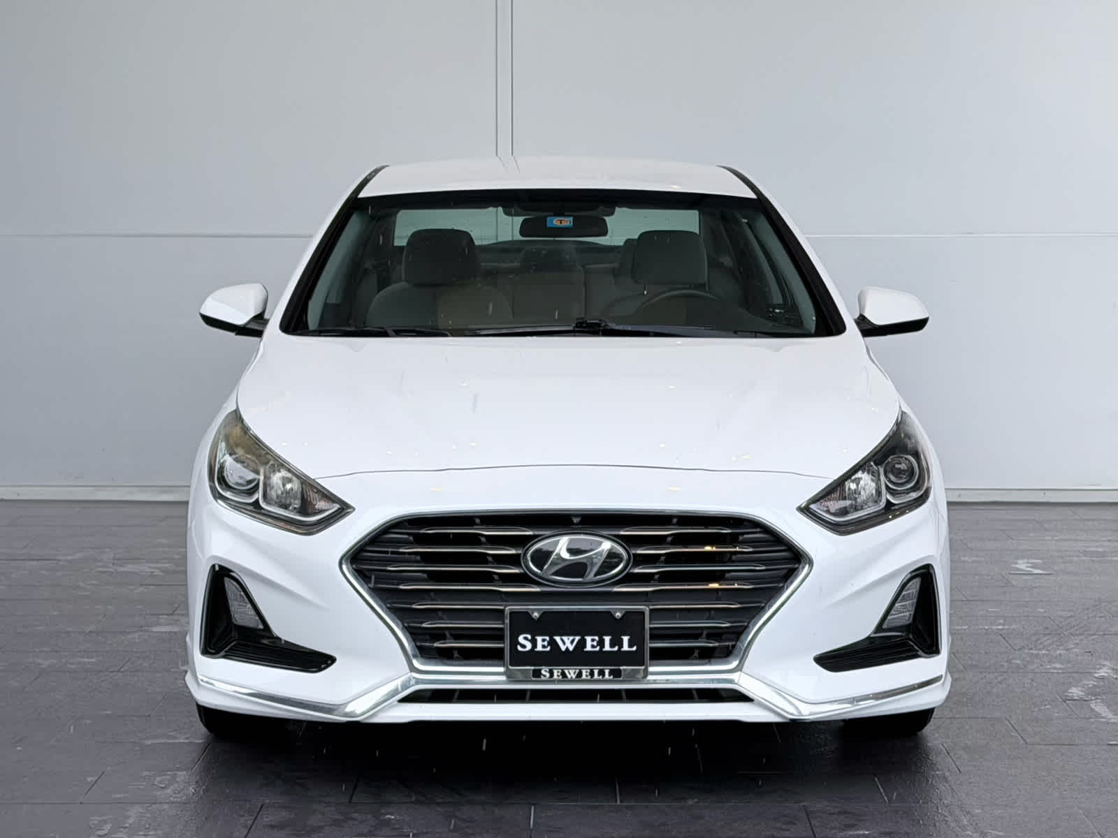 Used 2019 Quartz White Pearl Hyundai SE image 2