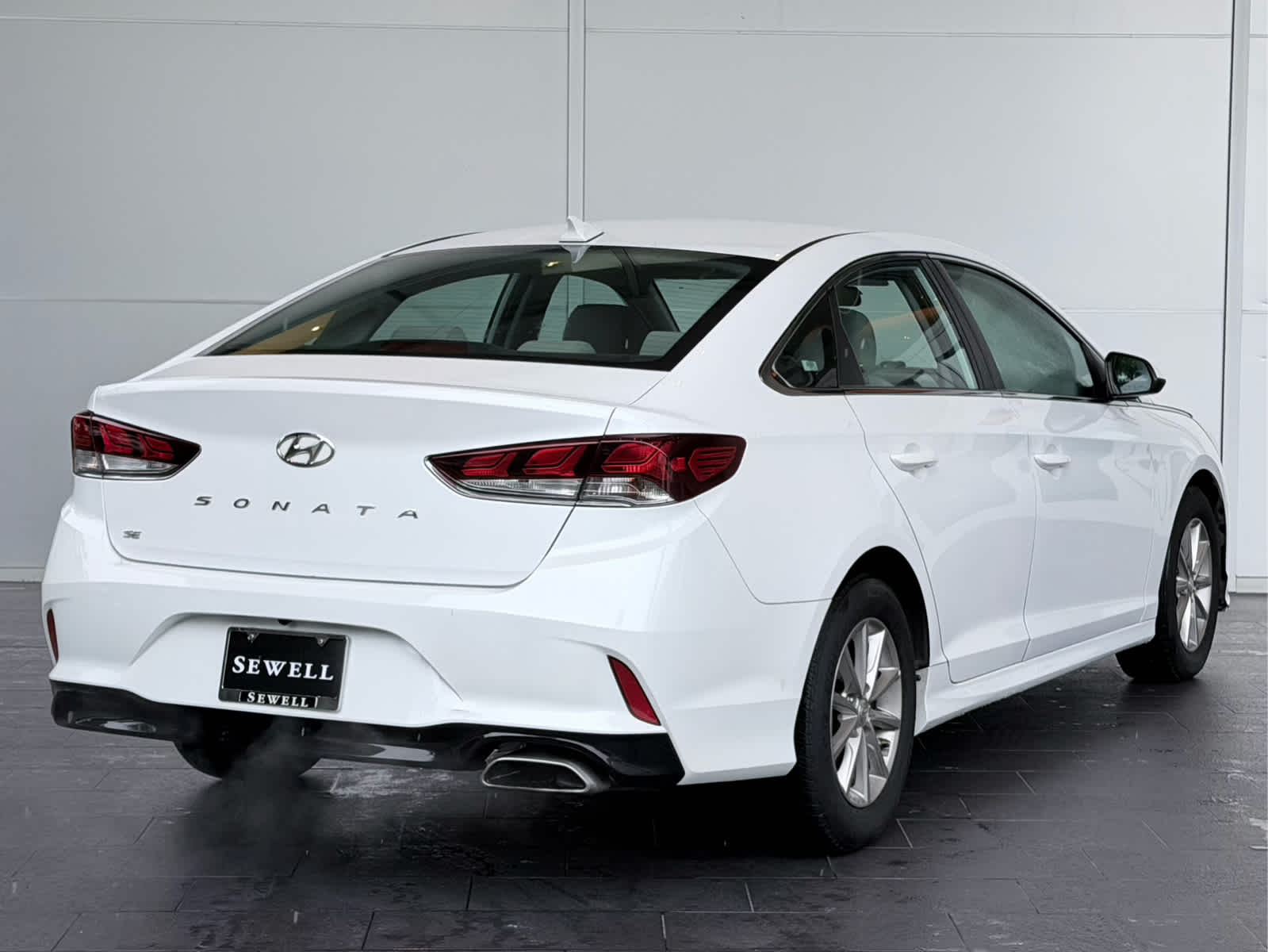 Used 2019 Quartz White Pearl Hyundai SE image 4
