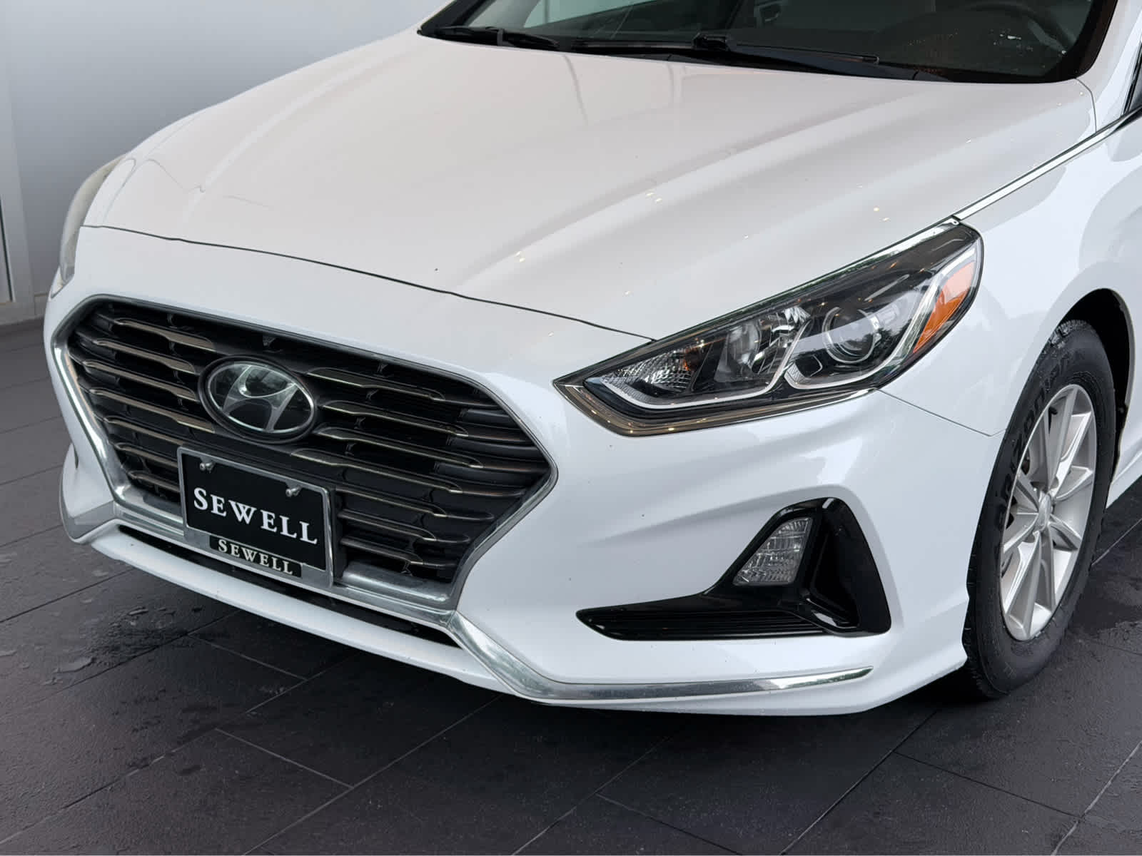 Used 2019 Quartz White Pearl Hyundai SE image 6