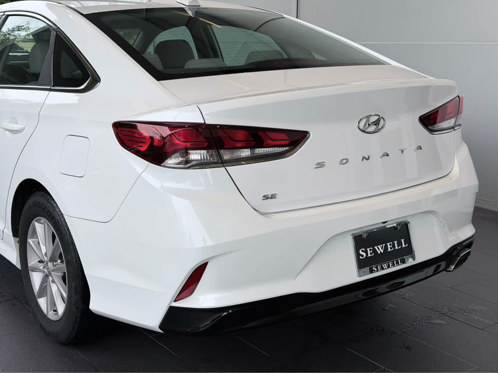 Used 2019 Quartz White Pearl Hyundai SE image 7