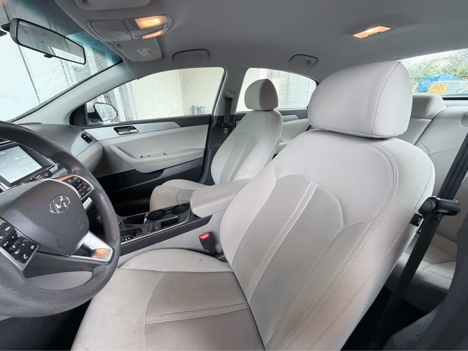 Used 2019 Quartz White Pearl Hyundai SE image 16