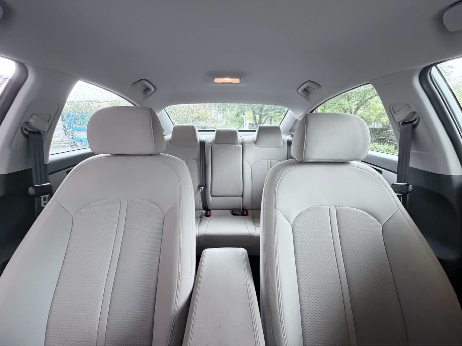 Used 2019 Quartz White Pearl Hyundai SE image 17