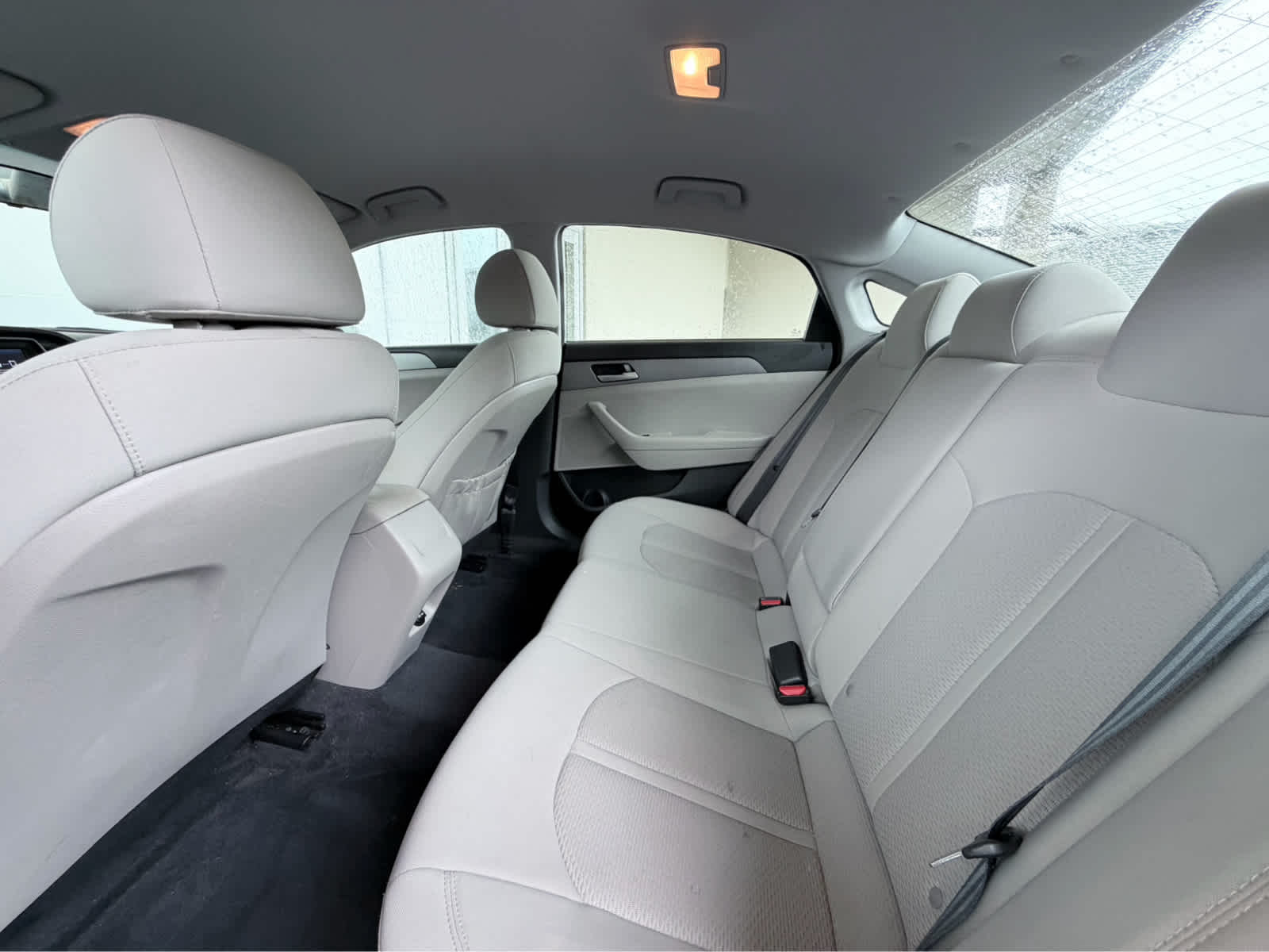 Used 2019 Quartz White Pearl Hyundai SE image 22