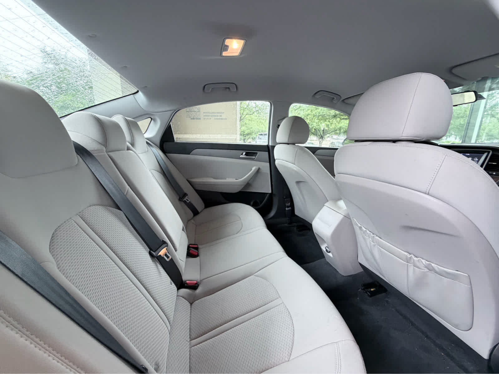 Used 2019 Quartz White Pearl Hyundai SE image 21