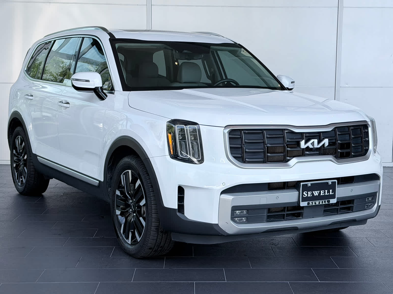 Used 2023 Glacial White Pearl Kia SX Prestige image 3