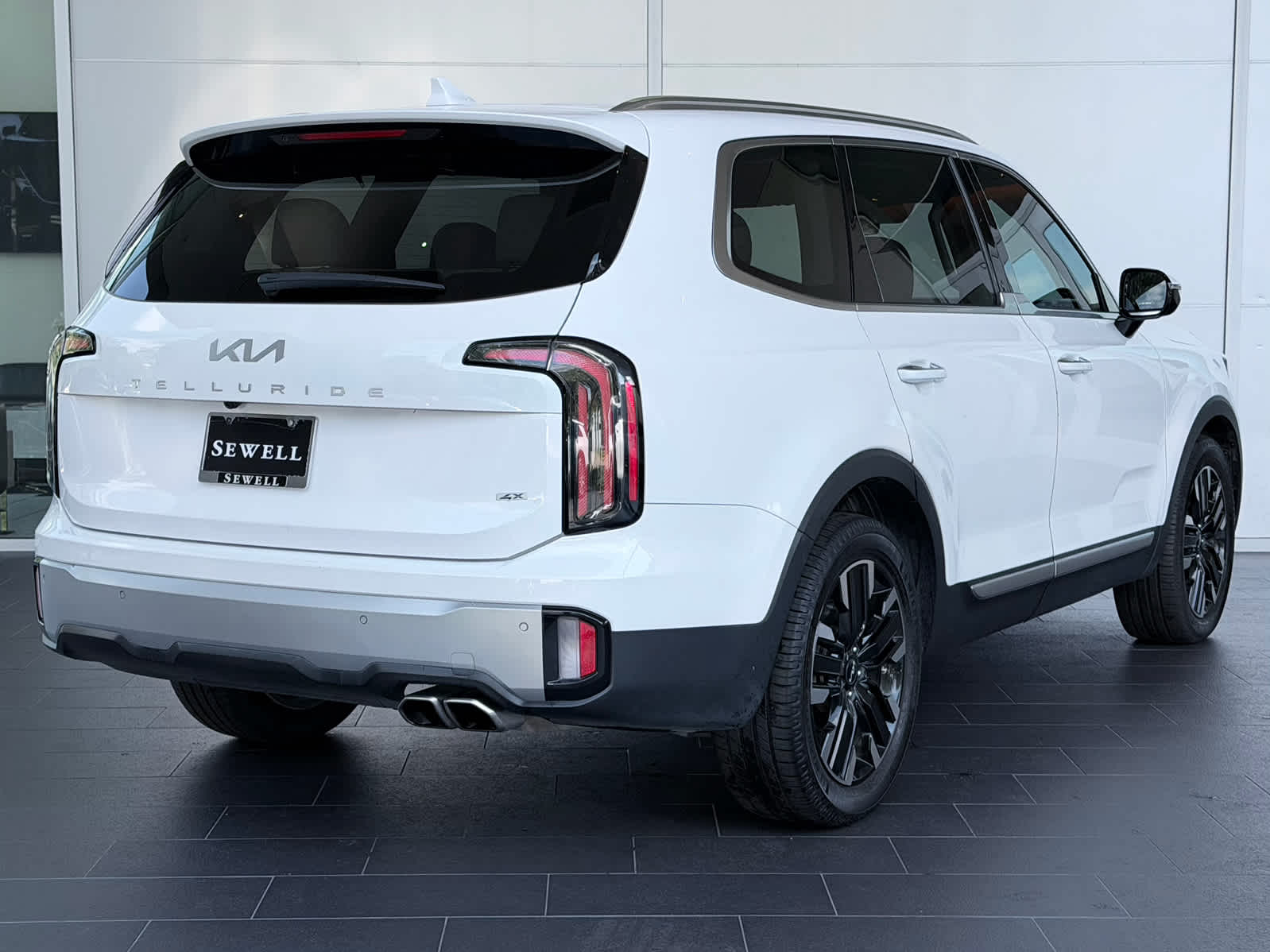 Used 2023 Glacial White Pearl Kia SX Prestige image 4