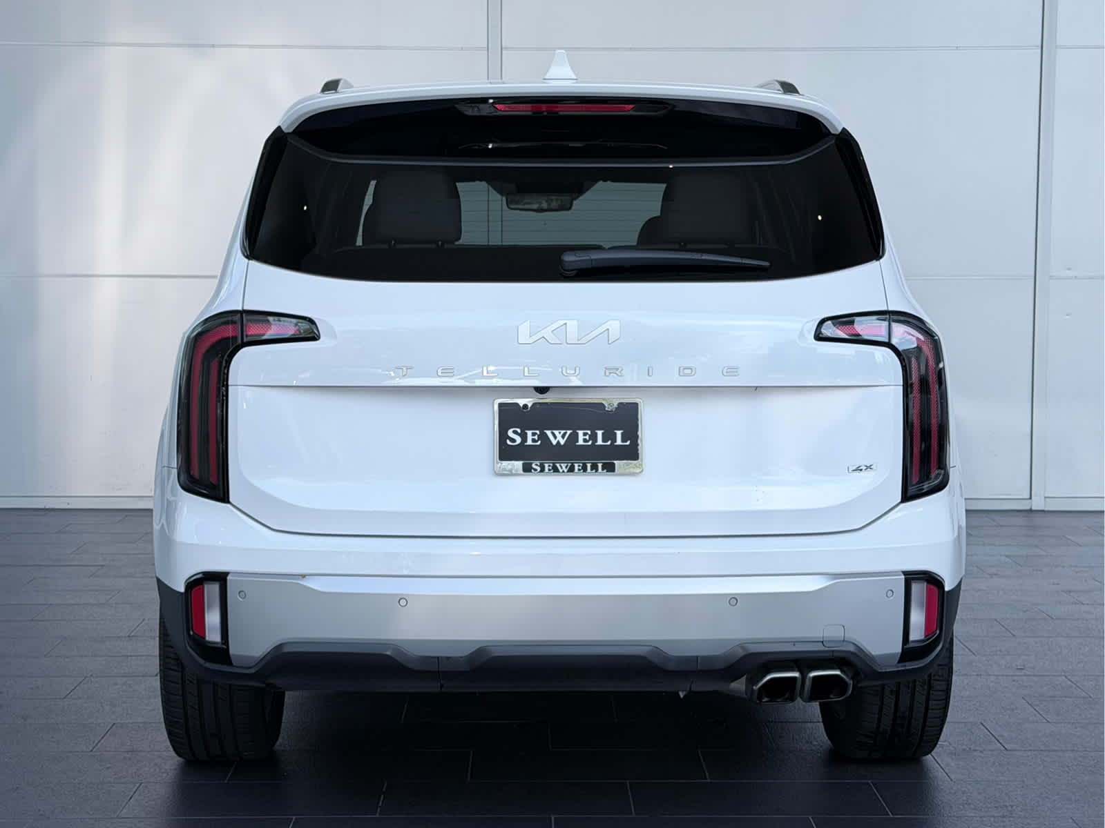 Used 2023 Glacial White Pearl Kia SX Prestige image 5