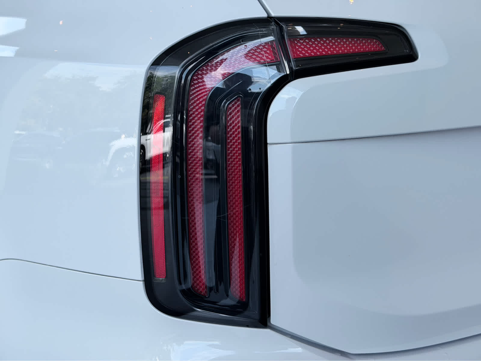 Used 2023 Glacial White Pearl Kia SX Prestige image 11