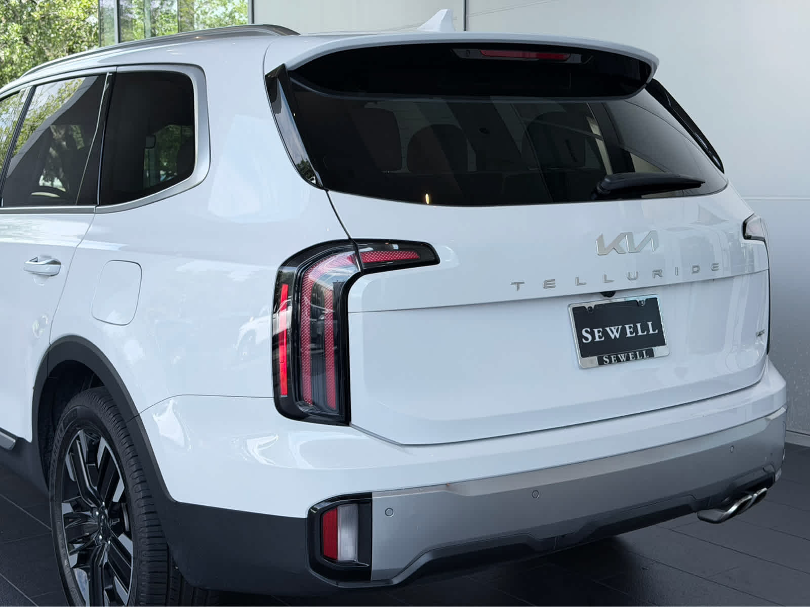 Used 2023 Glacial White Pearl Kia SX Prestige image 10