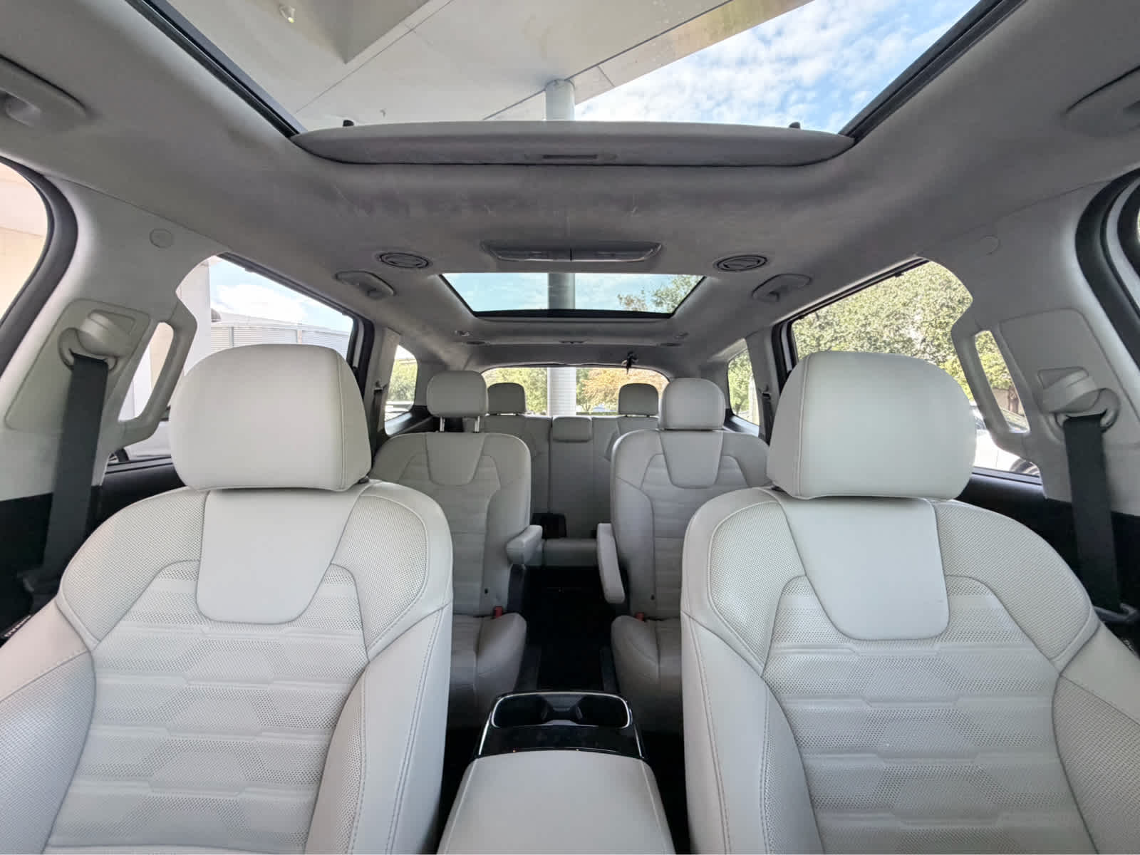 Used 2023 Glacial White Pearl Kia SX Prestige image 16