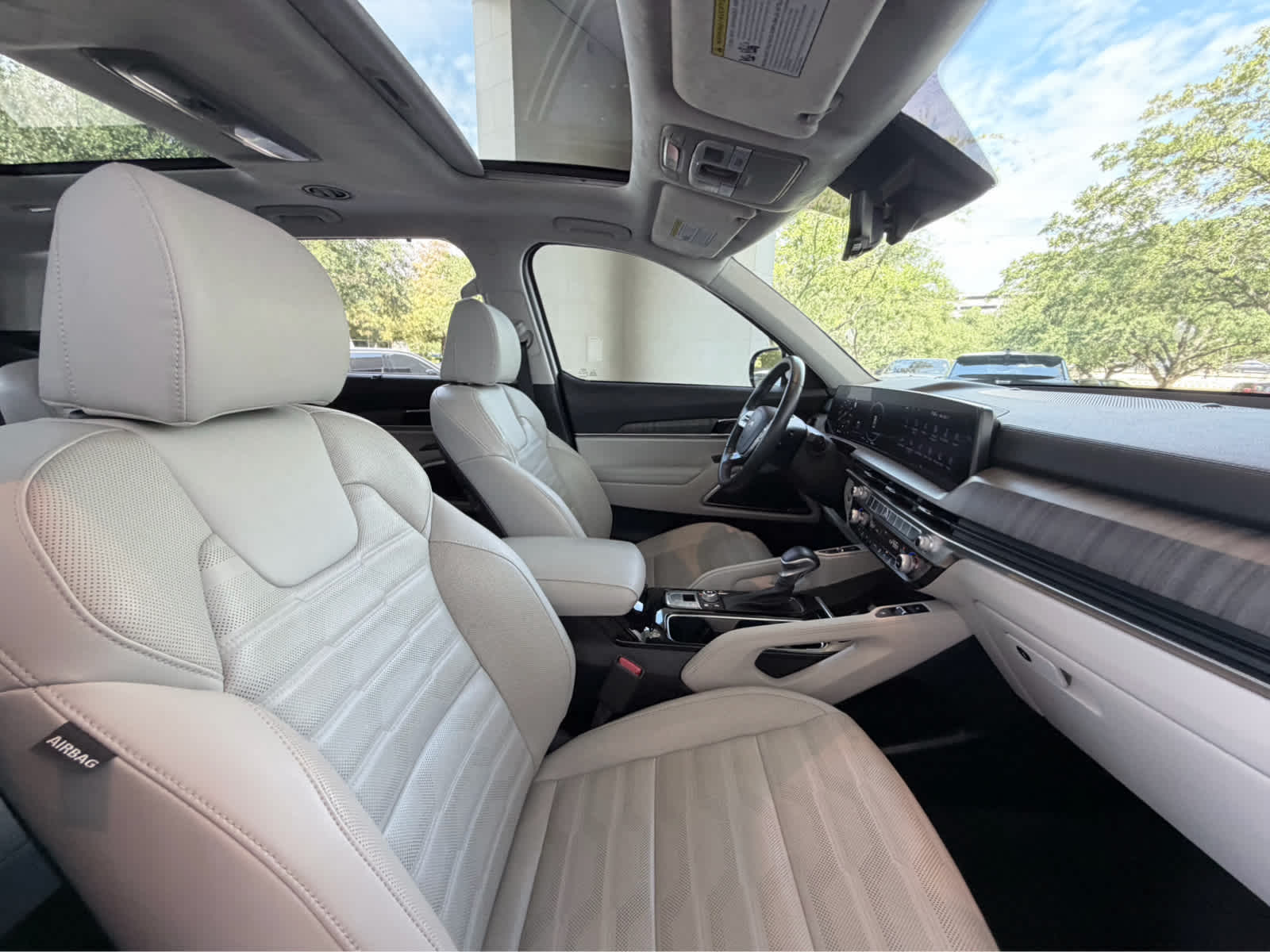 Used 2023 Glacial White Pearl Kia SX Prestige image 17