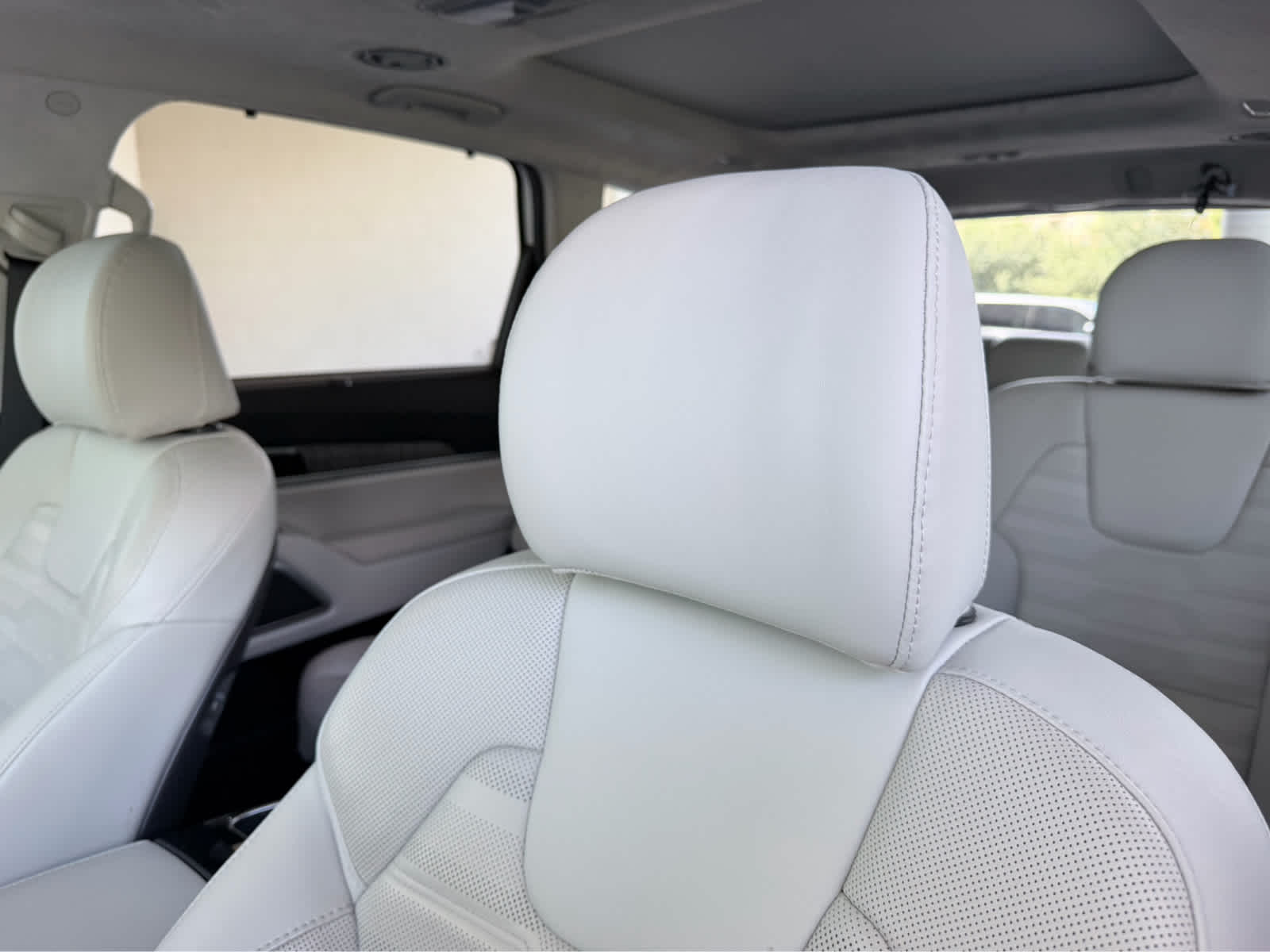 Used 2023 Glacial White Pearl Kia SX Prestige image 27