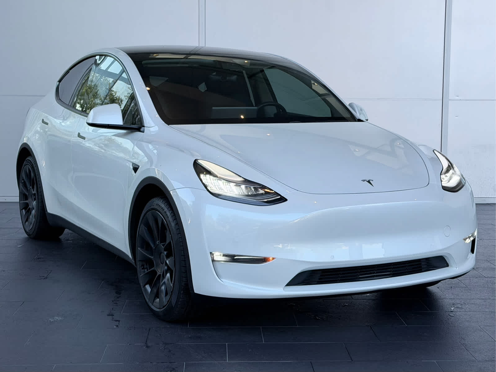 Used 2020 Pearl White Multi-Coat Tesla Long Range image 3