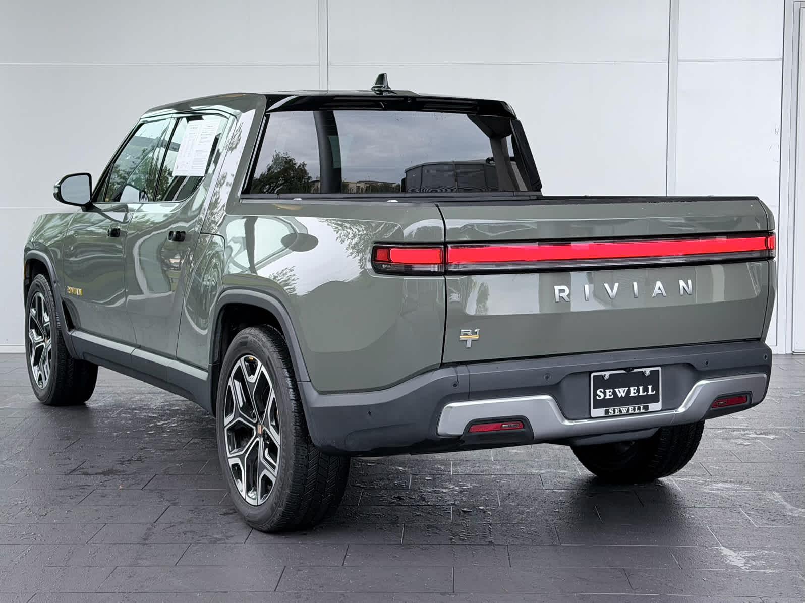 Used 2022 Forest Green Rivian Launch Edition image 6