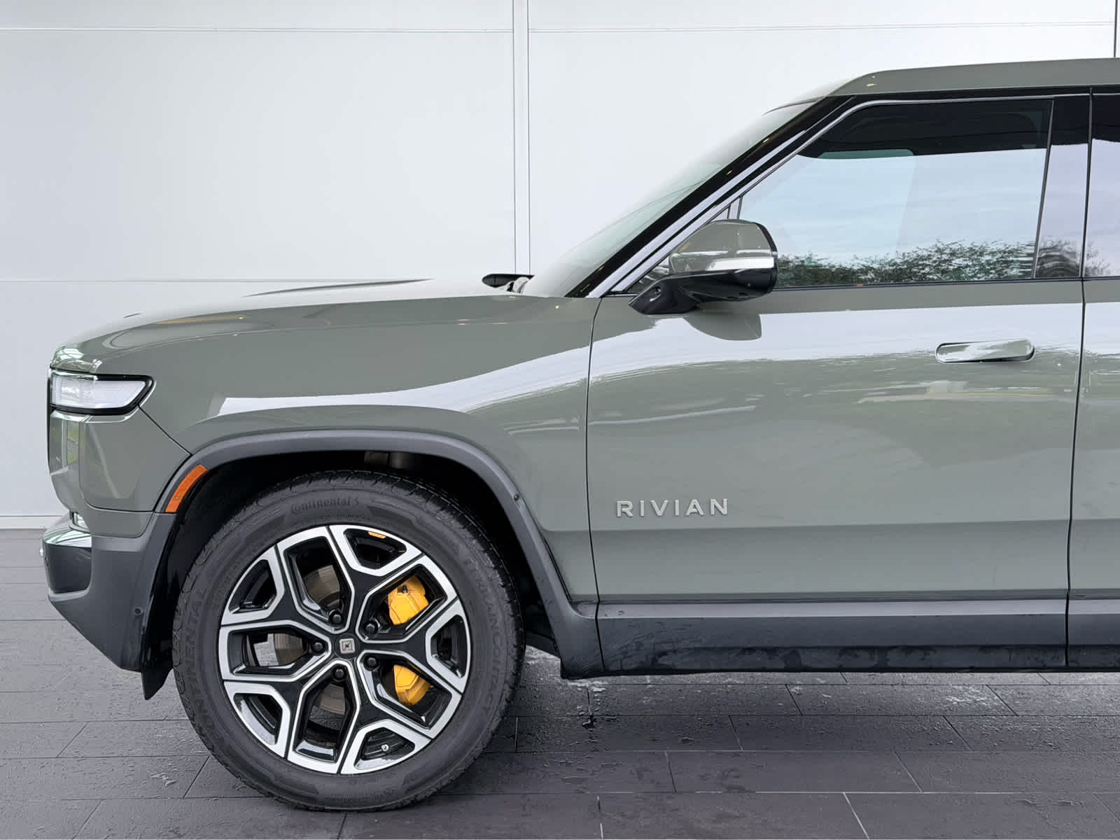 Used 2022 Forest Green Rivian Launch Edition image 7