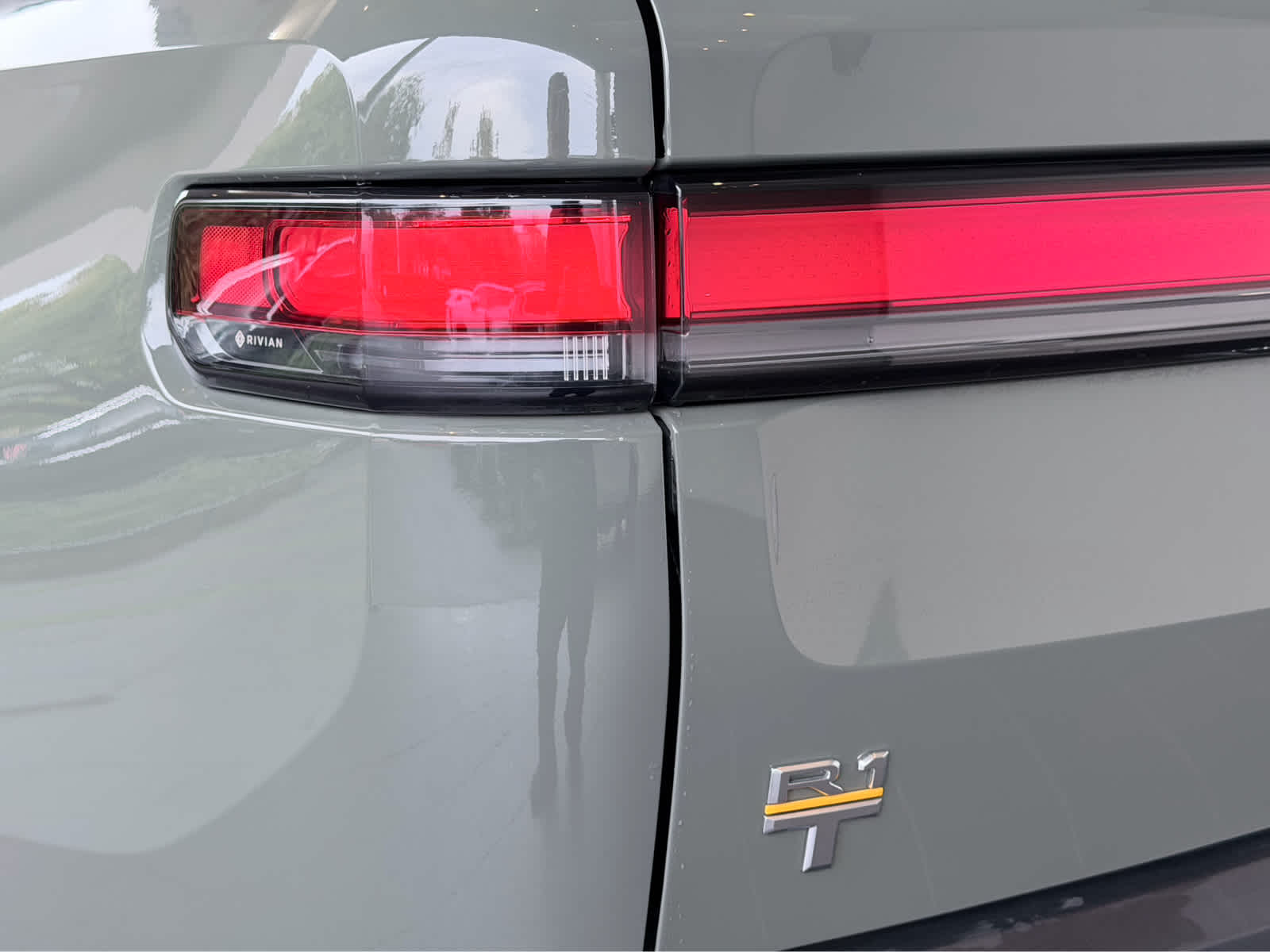 Used 2022 Forest Green Rivian Launch Edition image 11