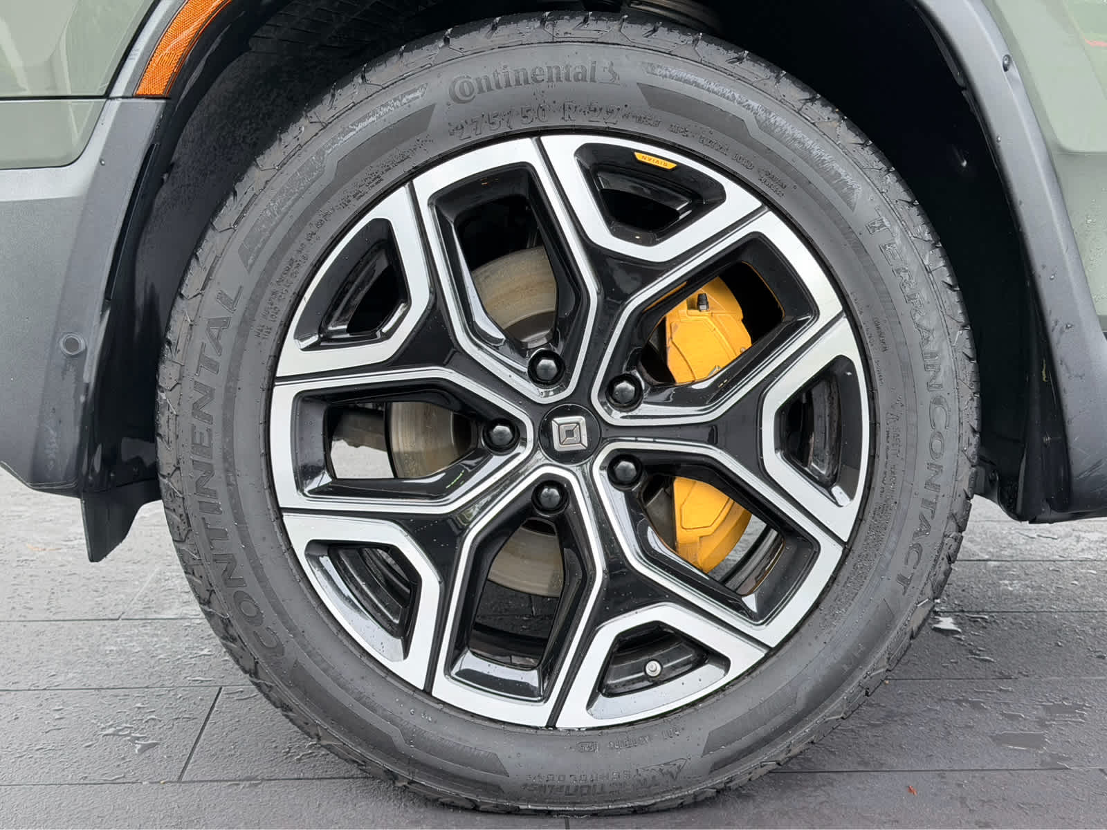 Used 2022 Forest Green Rivian Launch Edition image 12