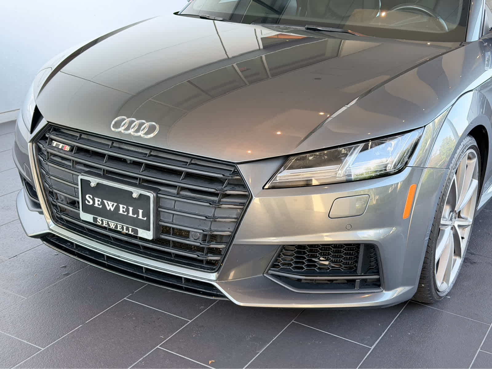 Used 2018  Audi NA image 8