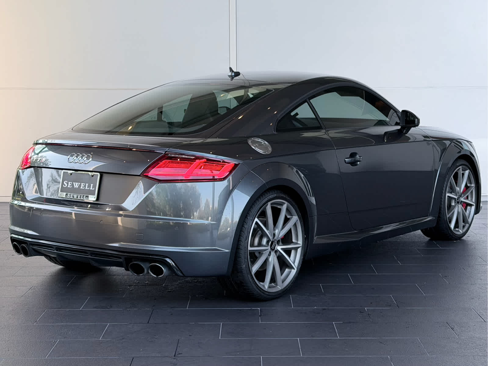 Used 2018  Audi NA image 4