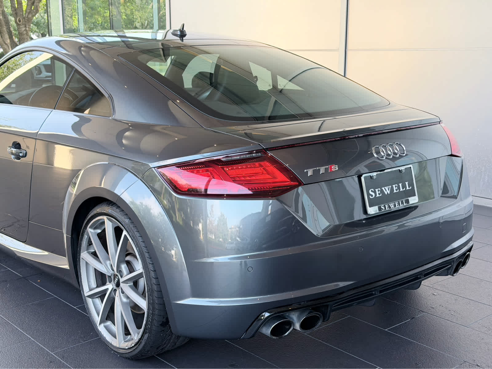 Used 2018  Audi NA image 10