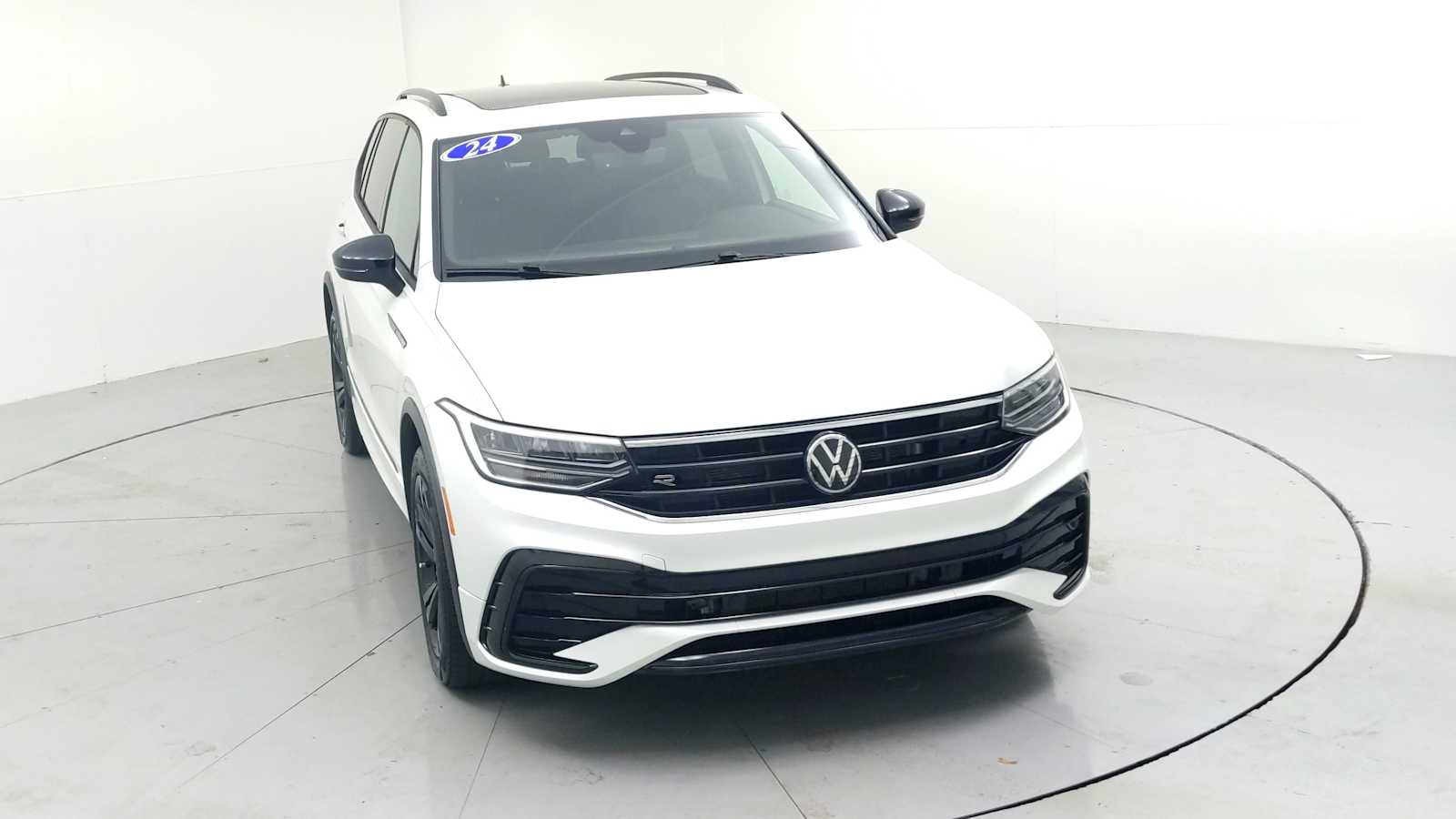 2024 Volkswagen Tiguan SE R-Line Black - 1