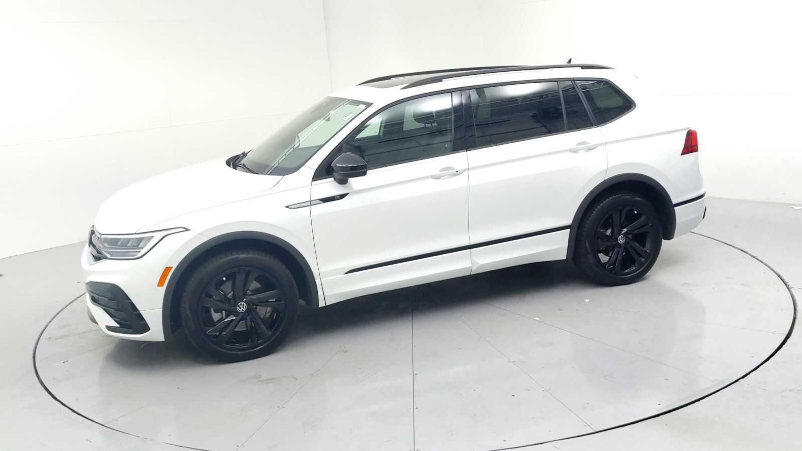 2024 Volkswagen Tiguan SE R-Line Black - 4