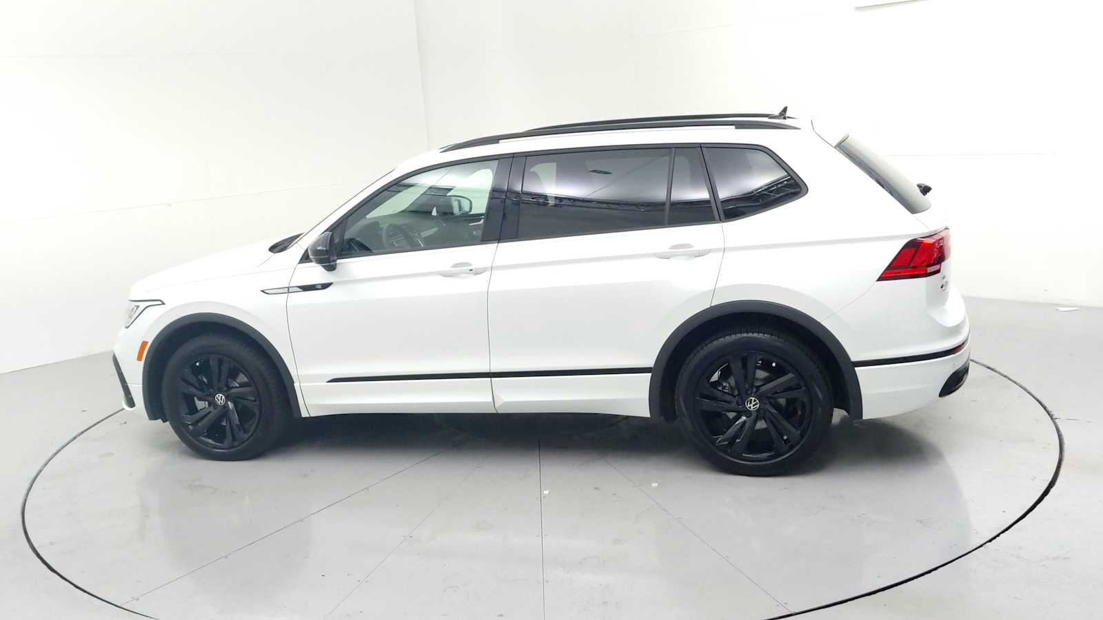 2024 Volkswagen Tiguan SE R-Line Black - 5