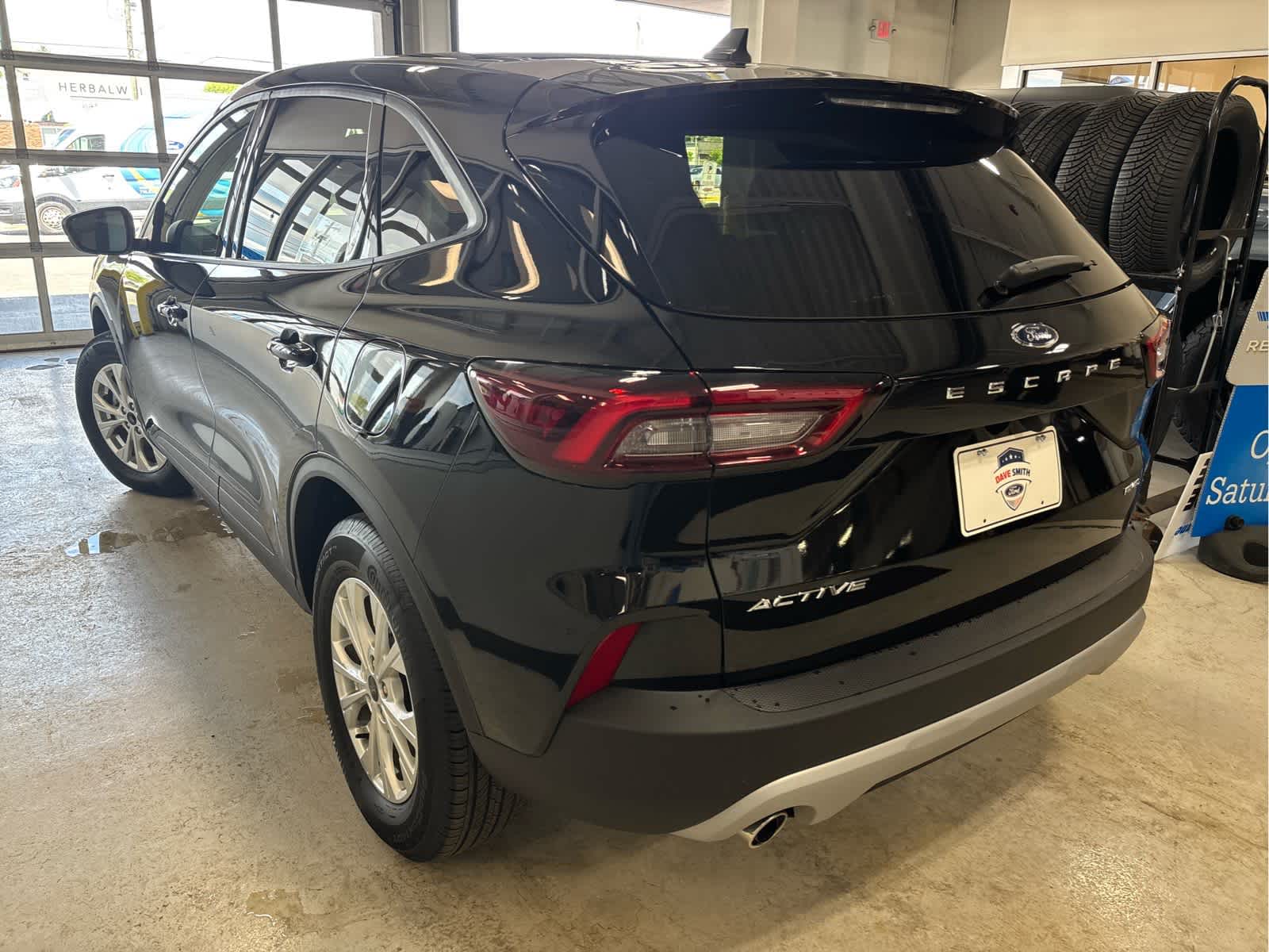 View vehicle photo 7