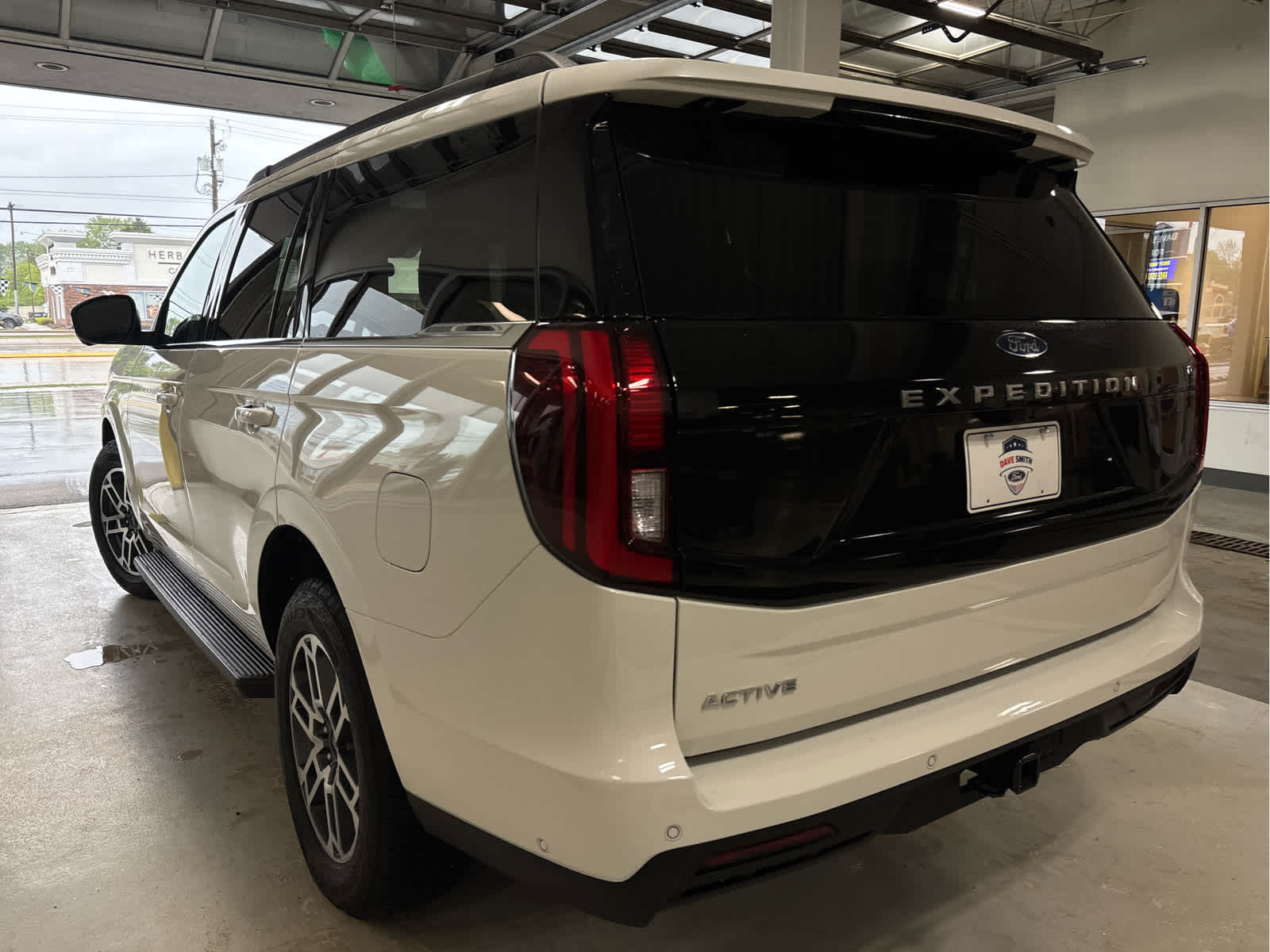 View vehicle photo 6