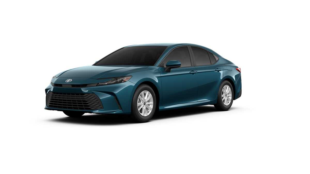 2026 Toyota Camry LE Hybrid's photo