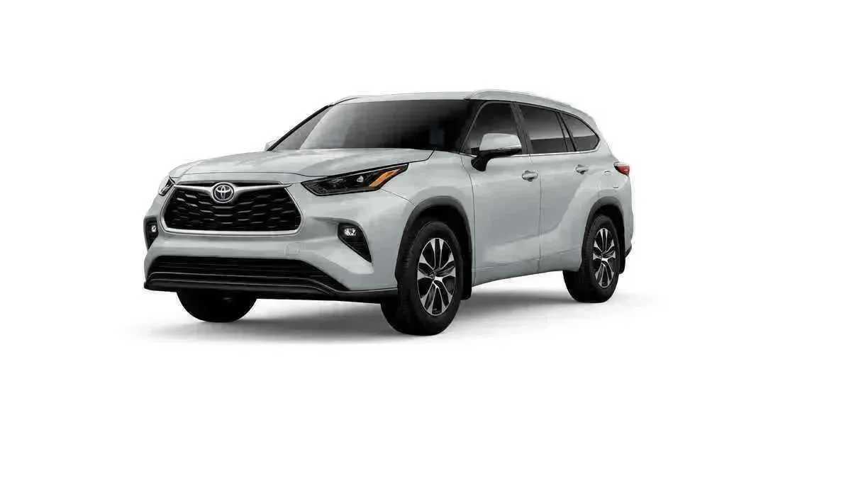 White (Wind Chill Pearl) 2026 Toyota Highlander XLE AWD SUV / Crossover All-Wheel Drive 8-Speed Automatic