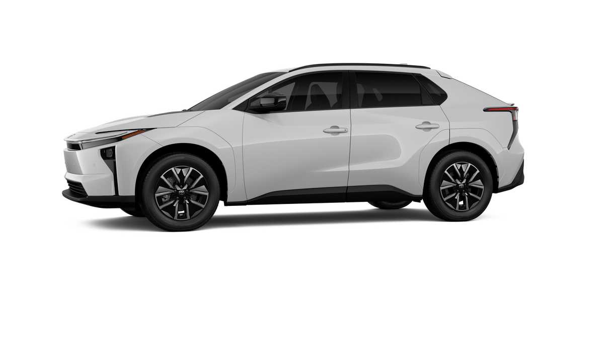 New 2026 Wind Chill Pearl Toyota XLE Plus image 27