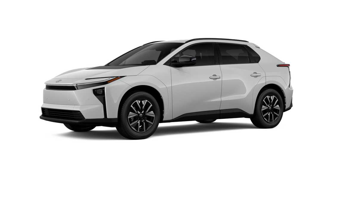 New 2026 Wind Chill Pearl Toyota XLE Plus image 25