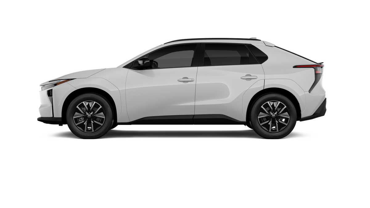 New 2026 Wind Chill Pearl Toyota XLE Plus image 28