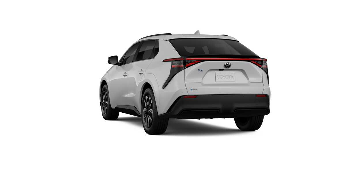 New 2026 Wind Chill Pearl Toyota XLE Plus image 31