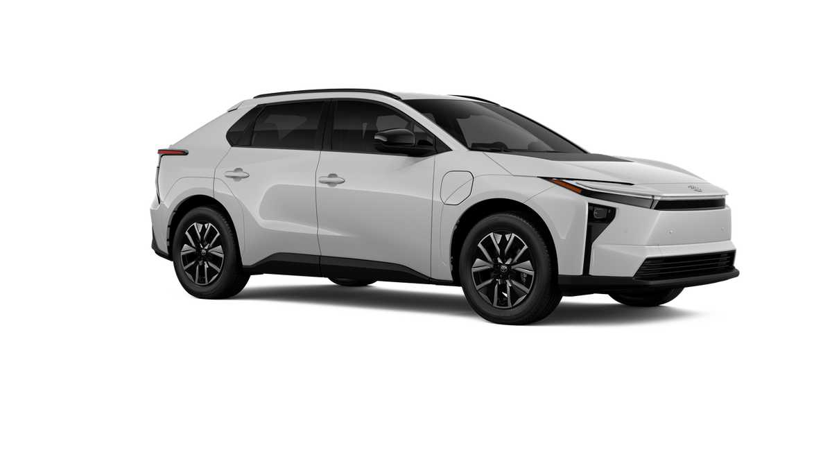 New 2026 Wind Chill Pearl Toyota XLE Plus image 38