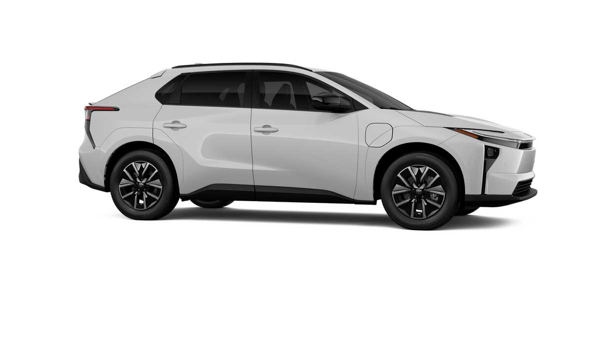 New 2026 Wind Chill Pearl Toyota XLE Plus image 37