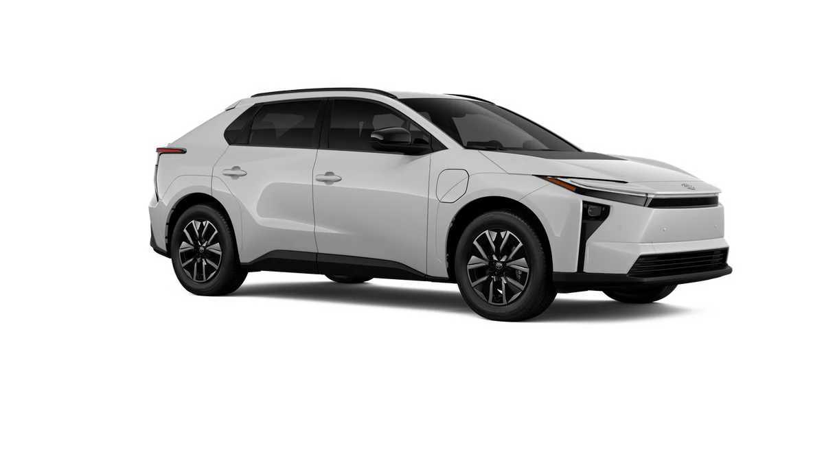 New 2026 Wind Chill Pearl Toyota XLE Plus image 16
