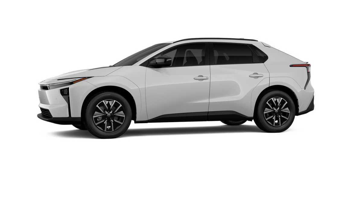 New 2026 Wind Chill Pearl Toyota XLE Plus image 5