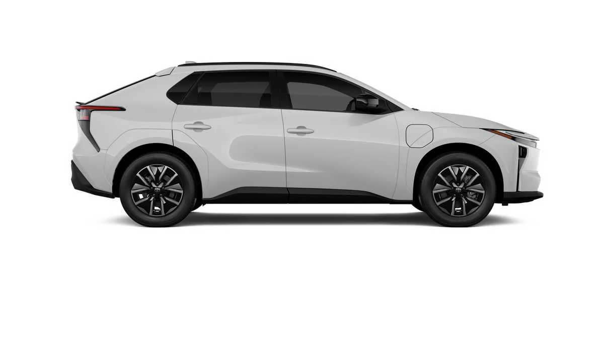 New 2026 Wind Chill Pearl Toyota XLE Plus image 14